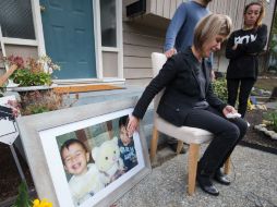La ciudadana sirio-canadiense cuenta, en conferencia frente a su casa, que sus sobrinos le habían pedido una bicicleta. AP / D. Dyck