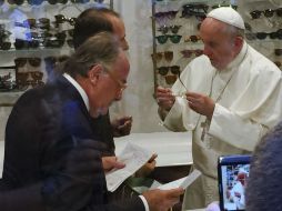 El Papa no exige trato especial, pide que lo atiendan como un cliente más. AP / D. Soehne