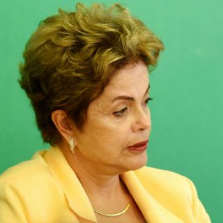 Rousseff justifica déficit de Brasil por negarse a recortes sociales