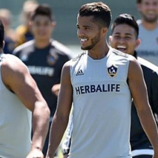 Gio dos Santos encabezará festejos patrios en Los Ángeles