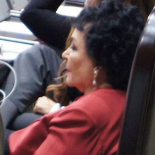 Carmen Salinas disfruta su primer día en la Cámara de Diputados