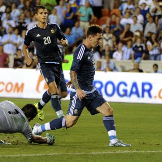 Argentina golea a Bolivia en partido amistoso