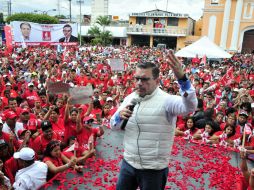 La campaña de Baldizón revela la inseguridad crónica que reina en el país al vestir un chaleco antibalas blanco. EFE / ARCHIVO