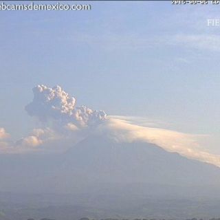 Volcán El Colima emite columna de ceniza de un kilómetro