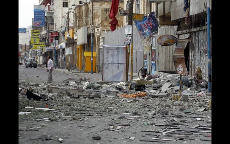 Los rebeldes hutíes atacaron la víspera con un misil un depósito de armas de la coalición militar en Maarib. EFE / Y. Arhab