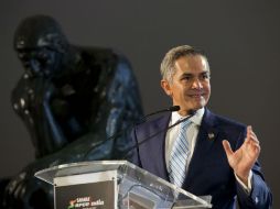 El jefe de gobierno del DF invita a los jóvenes para que busquen diversas oportunidades con el programa ''Educación por ti''. AP / R. Blackwell