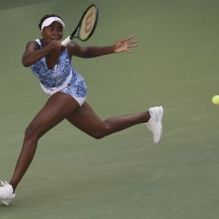 Venus Williams gana y se acerca a duelo con su hermana