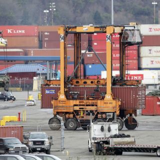 Exportaciones de manufacturas ganan a las petroleras