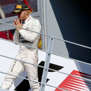 Triunfo polémico de Lewis Hamilton en Monza