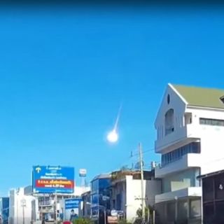 Meteorito cae en Bangkok y sorprende a los tailandeses