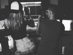 'Trabajando y vacilando. Tra tra tra no se asusten que esto es solo el comienzo... Elaktron', escribe en el post. INSTAGRAM / belindapop