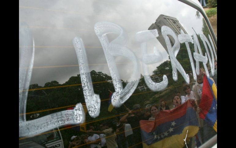 La RCTV dejó de emitir el 27 de mayo de 2007, durante el gobierno de Hugo Chávez. AP / ARCHIVO