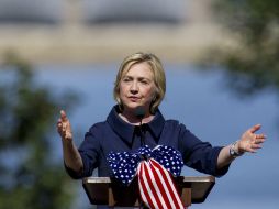 Clinton afirma que la polémica por sus correos electrónicos no afecta a su campaña. AP / L. Brems