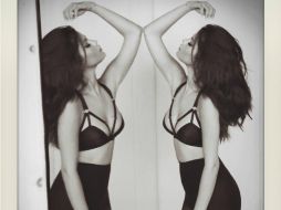 Selena Gomez está frente a un espejo y luce una sexy lencería. INSTAGRAM / selenagomez