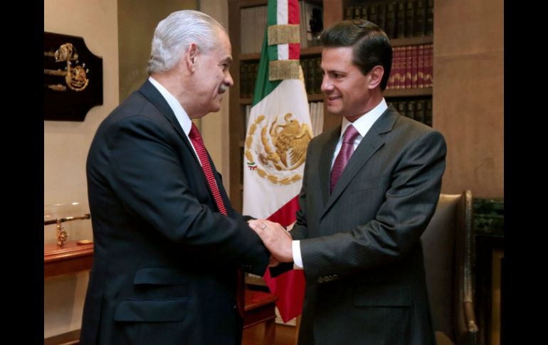 El Mandatario instruye a Basañez trabajar especialmente en los asuntos económicos, educativos, energéticos y de emprendedurismo. FACEBOOK / Enrique Peña Nieto