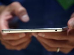 La lectura en dispositivos móviles democratiza e inspira esta práctica. AP / ARCHIVO