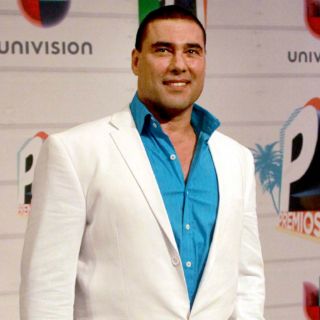 Operan a Eduardo Yáñez de emergencia