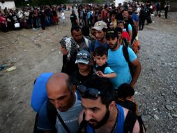 Más de 380 mil migrantes y refugiados han llegado a Europa por el Mediterráneo desde enero de 2015. EFE / N. Bate