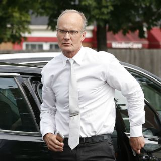 Dentista que mató al león Cecil vuelve a su consulta