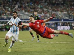 Moisés Muñoz se perfilaba para ser figura, pero al 85’ midió mal un bote de rutina y abrió la puerta de la reacción argentina. AP / T. Gutiérrez