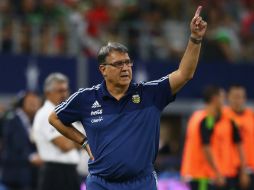 Gerardo Martino acepta que sus jugadores dejaron espacios que México aprovechó. AFP / R. Martínez