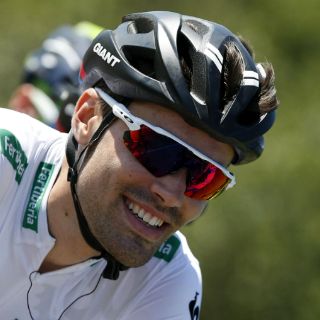 Tom Dumoulin arrasa en la crono de Burgos