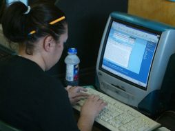 Los expertos recomiendan a los adolescentes no utilizar tabletas ni ver televisión por la noche para poder conciliar el sueño. EL INFORMADOR / ARCHIVO