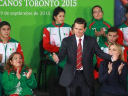 El Mandatario felicitó a los atletas y los calificó como 'inspiración'. NTX / J. Pazos