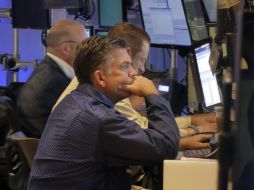 La sesión de este miércoles en la bolsa de Nueva York fue de gran volatilidad. AP / R. Drew