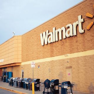 Walmart apunta a los Oxxo, banca y telefonía