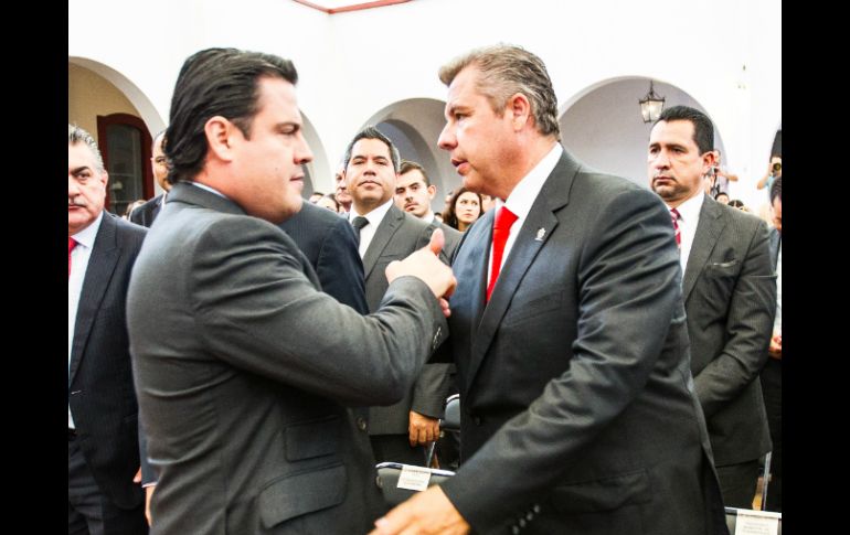 En su participación, Sandoval Díaz (i) reconoce a todos los funcionarios, regidores y diputados de Tlaquepaque. EL INFORMADOR / P. Franco