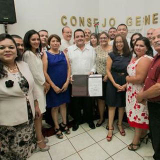 Carlos Mendoza Davis rinde protesta como gobernador de BCS