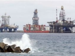 La AIE estima que en 2016 se reducirá la producción de petróleo, pero aumentará su demanda. EL INFORMADOR / ARCHIVO