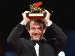 En la imagen, Lorenzo Vigas recibiendo el León de Oro por su película 'Desde allá' en el 72o Festival de Cine de Venecia. EFE / E. Ferrari