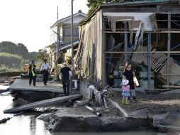 Más de cuatro mil casas terminaron sumergidas bajo el agua y por ello, el servicio de agua potable fue cortado en la provincia de Joso. EFE / F. Robichon