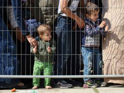 Se espera que lleguen hasta 10 mil este domingo, no serán devueltos con violencia hacia Hungría. AP / R. Zak