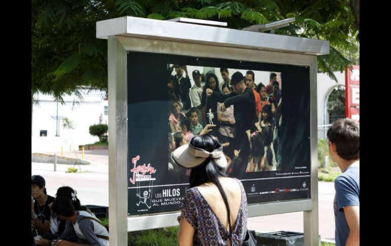 La exposición consta de 26 fotografías de gran formato que retratan diferentes momentos del festival. EL INFORMADOR / A. Camacho