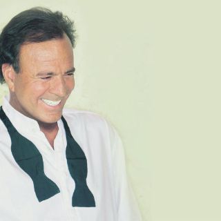 Julio Iglesias regresa muy mexicano