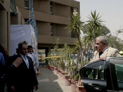 El primer ministro egipcio, Ibrahim Mehleb, arribó al hospital para ver a los heridos. AP / N. El Mofty