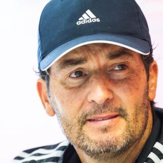 Nada cambiará en Chivas con la salida de 'Chepo': aficionados