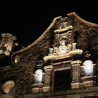 Iluminan el templo de Analco