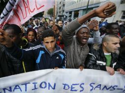 Refugiados se manifiestan afuera de donde los ministros de Justicia e Interior de la UE tratan la crisis migratoria. EFE / O. Hoslet