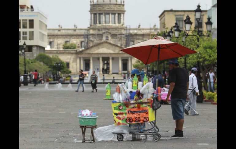 Secturjal informó que, en 2014, 9.3% de los visitantes consideraron que lo menos atractivo de la ciudad es el ambulantaje. EL INFORMADOR / F. Atilano