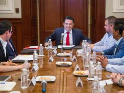 El encuentro entre migrantes y Aristóteles se llevó a cabo en el Palacio de Gobierno. TWITTER / @AristotelesSD