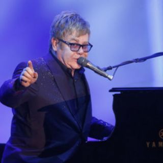 Elton John dice que Putin le llamó