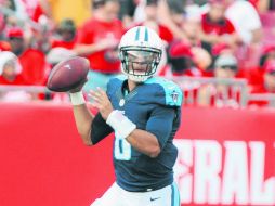 En su primera actuación con Tennessee, Mariota tuvo un promedio de efectividad de 158.3. AFP / C. McBride