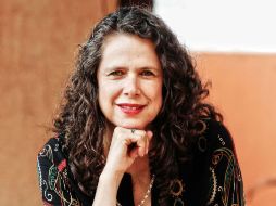 Silvia Eugenia Castillero, editora de Luvina, detalla que el ejemplar tiene una selección de poemas inéditos de Vivian Blumenthal. EL INFORMADOR / E. Barrera