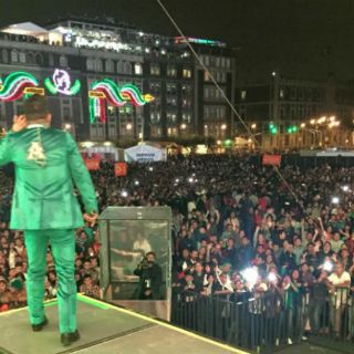 La Arrolladora Banda el Limón da 'el Grito' en el Zócalo