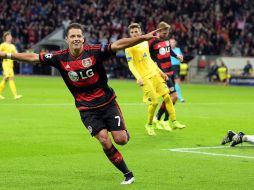 Javier 'Chicharito' Hernández logra así su primer gol con la camiseta del equipo rojinegro. EFE / F. Gambarini