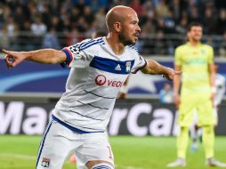 Christophe Jallet celebra su gol ante el Gante. AP / G. Wijngaert